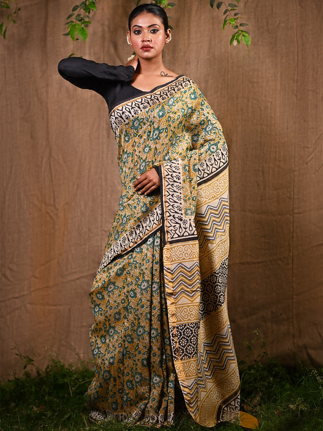 

Unnati Silks Ethnic Motifs Zari Handloom Chanderi Saree, Yellow