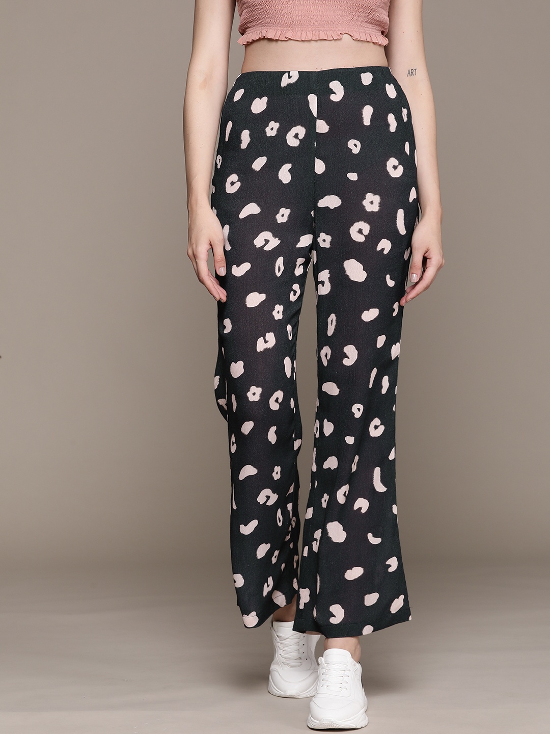 

Roadster Women Abstract Printed Straight Fit High-Rise Trousers, Black
