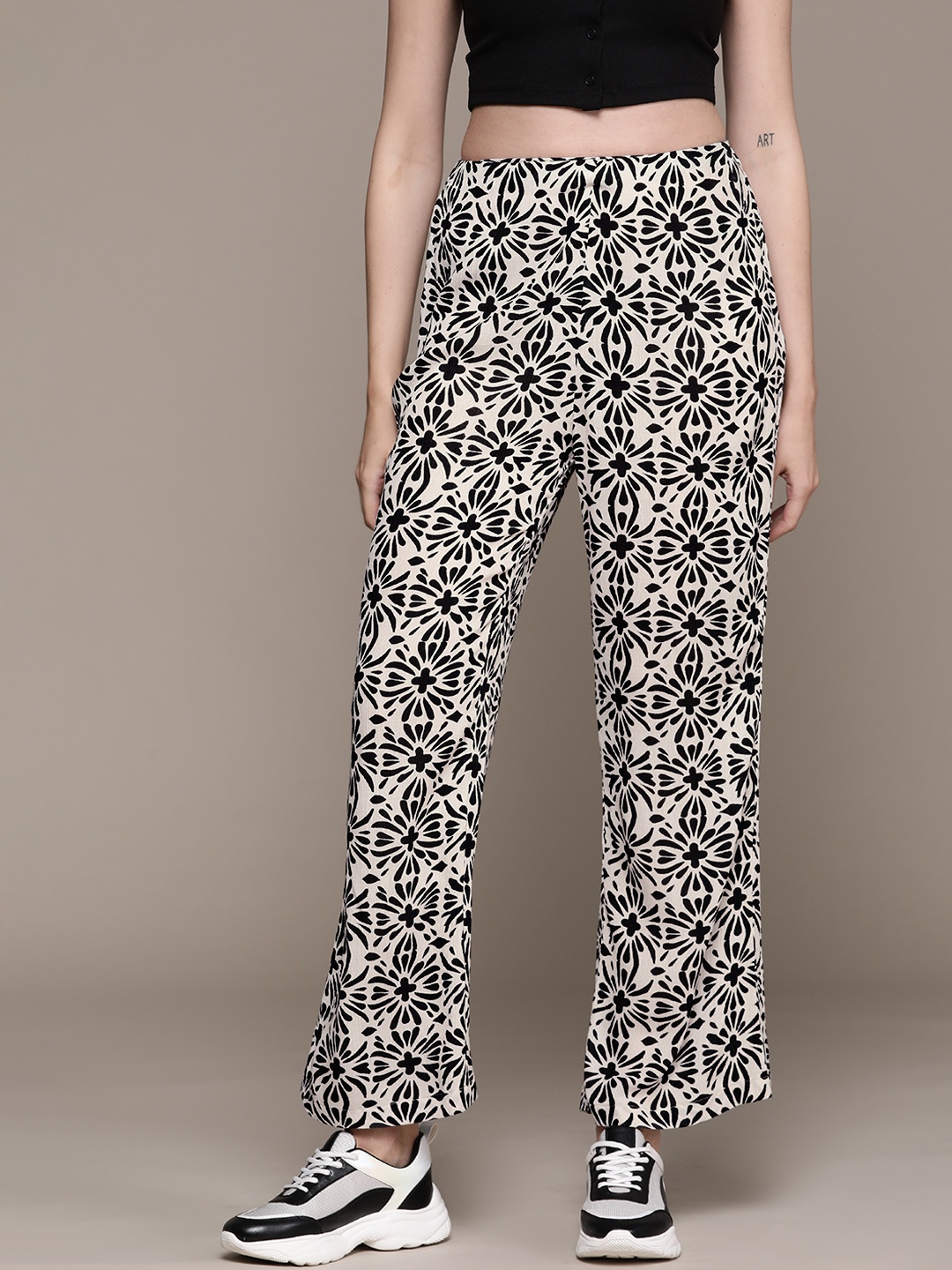 

Roadster Women Ethnic Motifs Printed Straight Fit High-Rise Trousers, Black