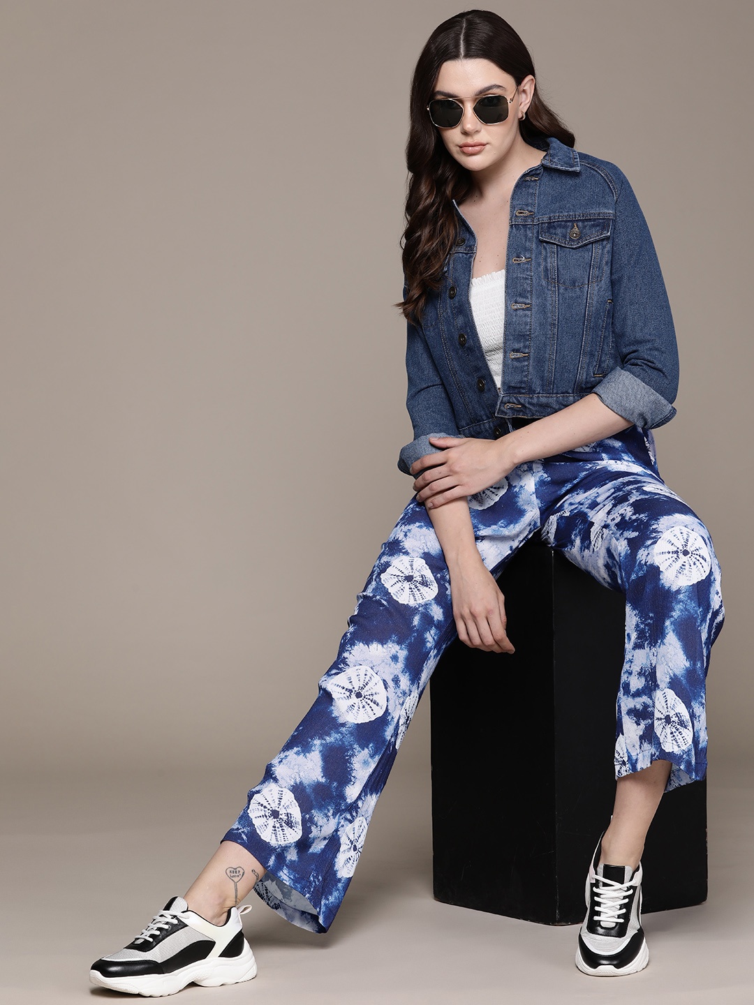 

Roadster Women Tie & Dye Printed Straight Fit High-Rise Trousers, Blue