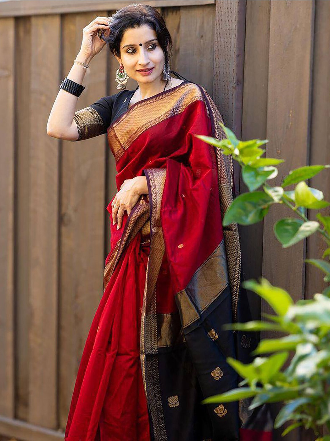 

Aldwych Woven Design Ethnic Motifs Zari Banarasi Saree, Red
