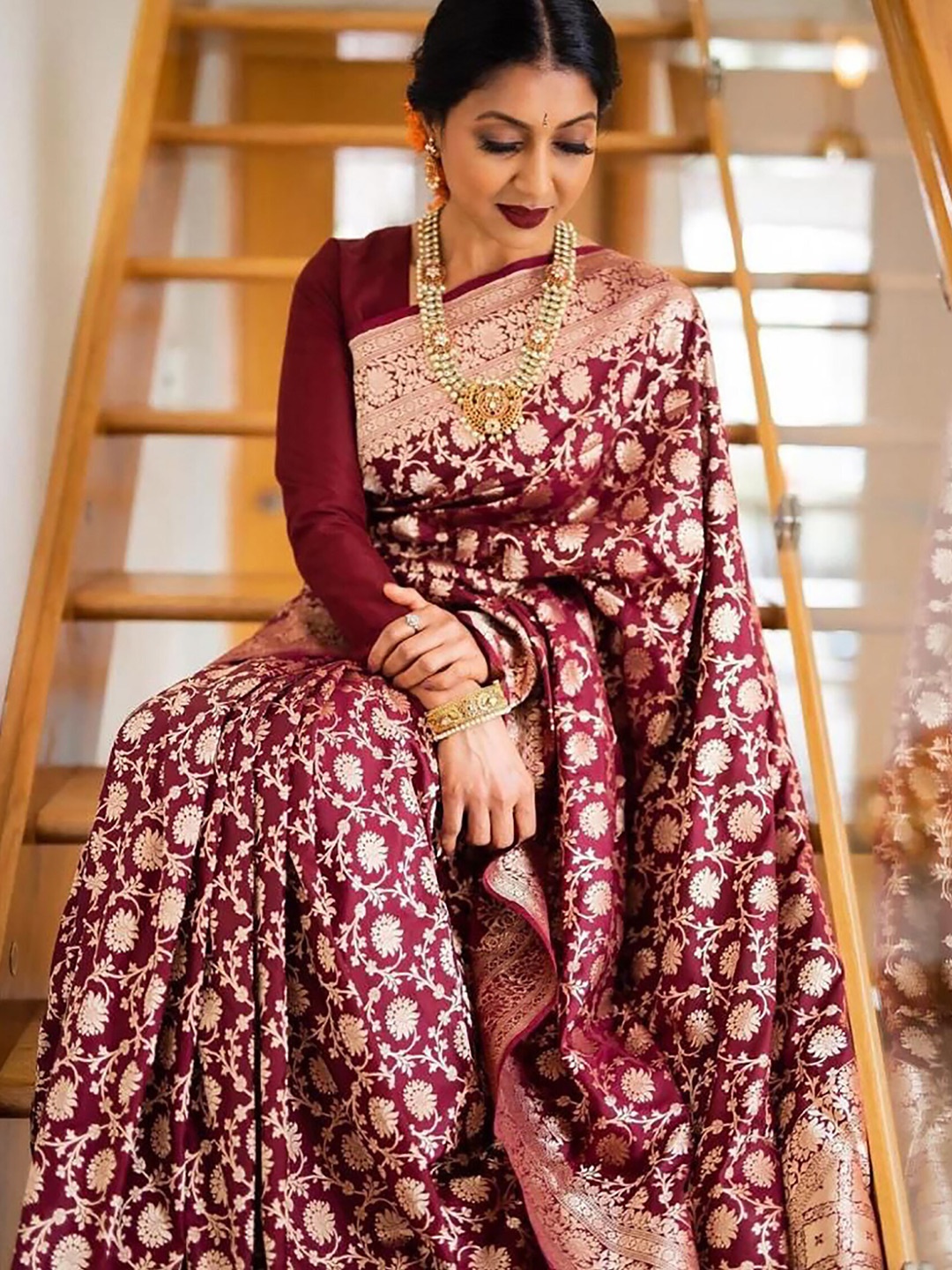 

Aldwych Ethnic Motifs Woven Design Zari Banarasi Saree, Maroon