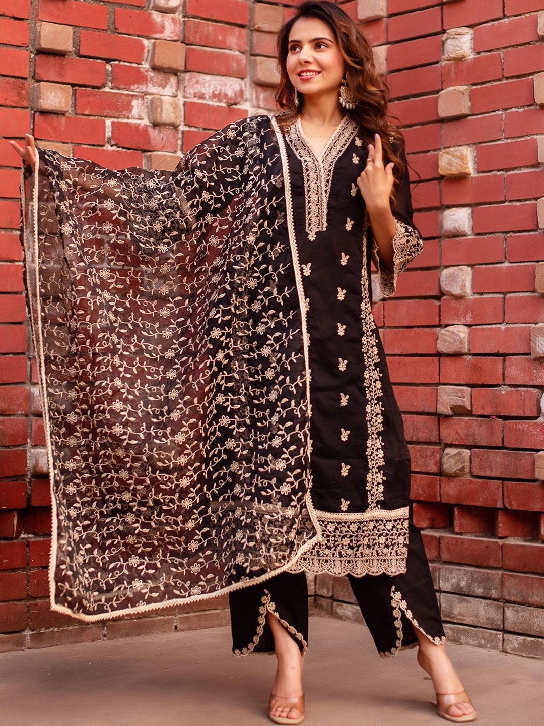 

Calmna Floral Embroidered Georgette Straight Kurta with Trousers & Dupatta, Black