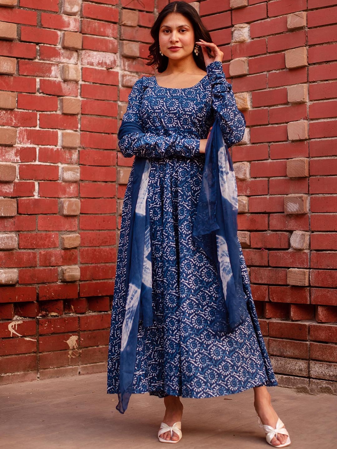 

Calmna Floral Printed Anarkali Kurta with Trousers & With Dupatta, Blue