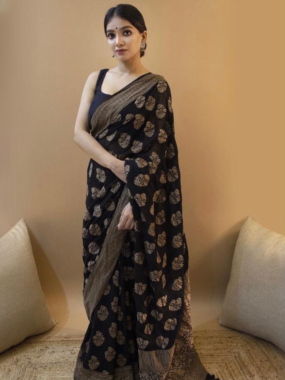

Lyunica Woven Design Zari Jute Silk Banarasi Saree, Black