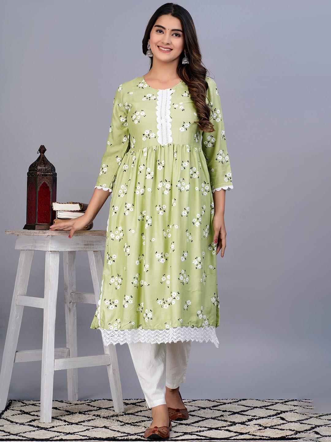 

Bachuu Round Neck Floral Printed Gotta Patti Kurta, Green
