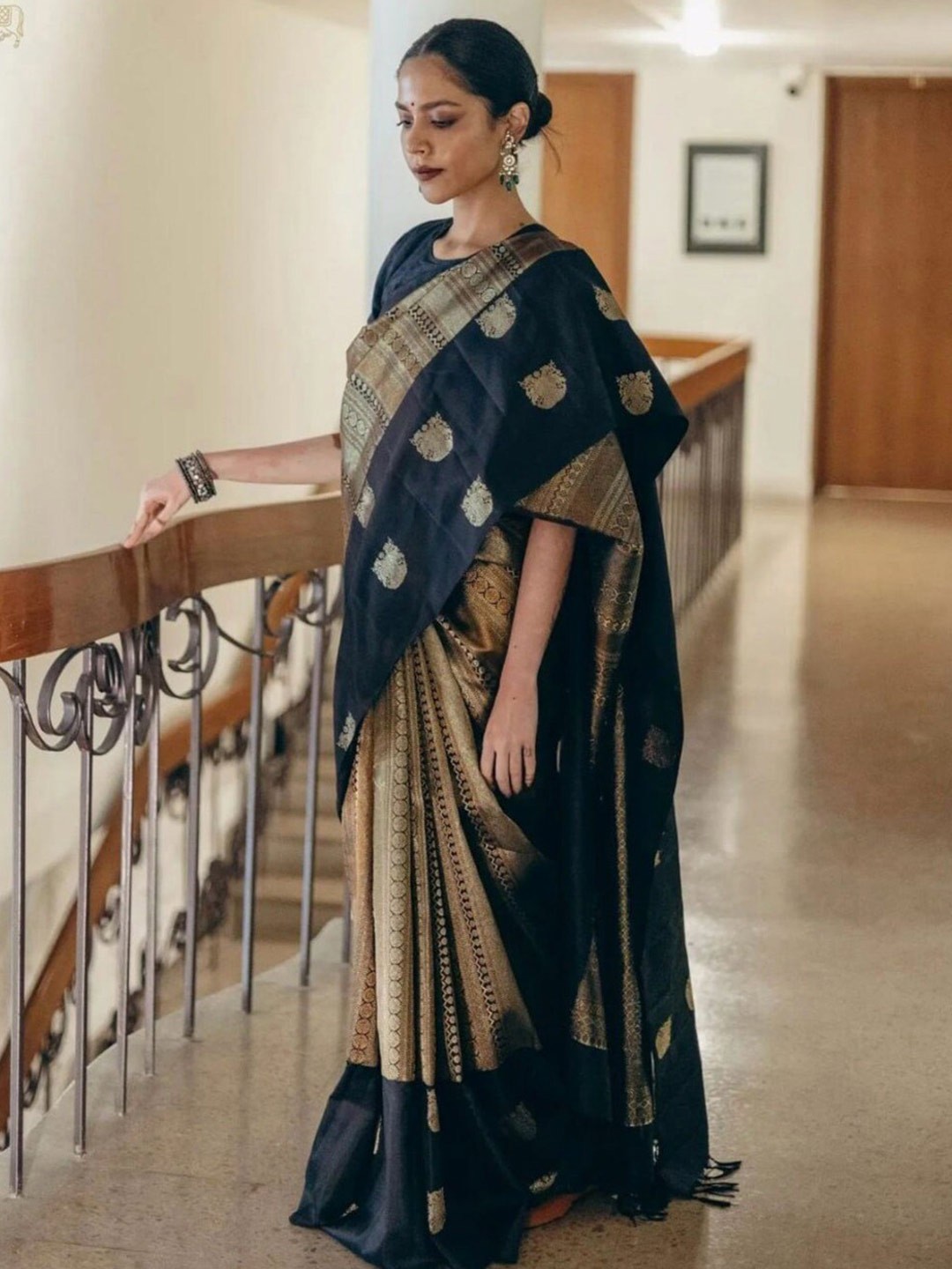 

ESOMIC EXPORT Ethnic Motifs Woven Design Zari Art Silk Banarasi Saree, Black
