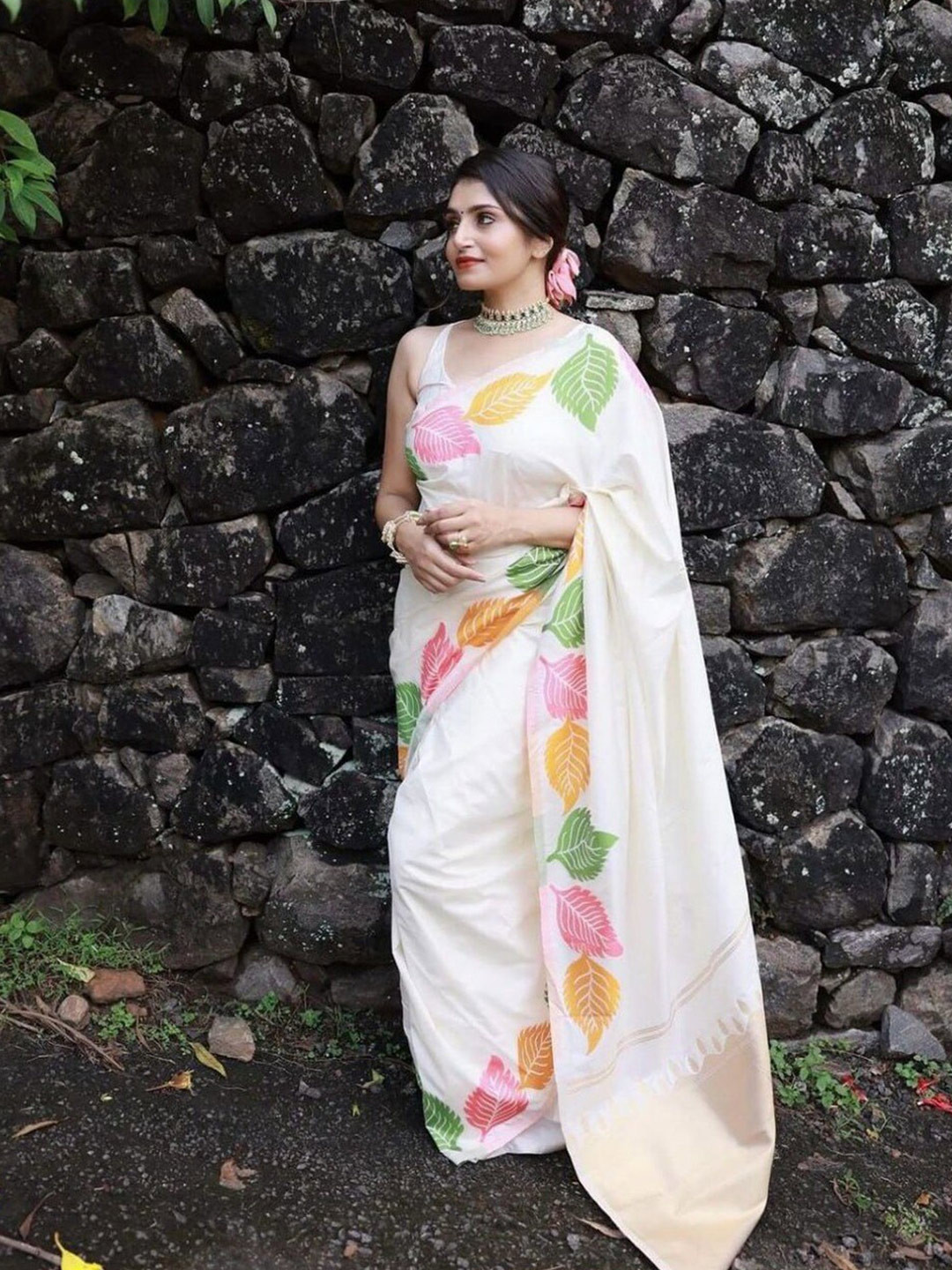 

ESOMIC EXPORT Ethnic Motifs Woven Design Zari Art Silk Banarasi Saree, White