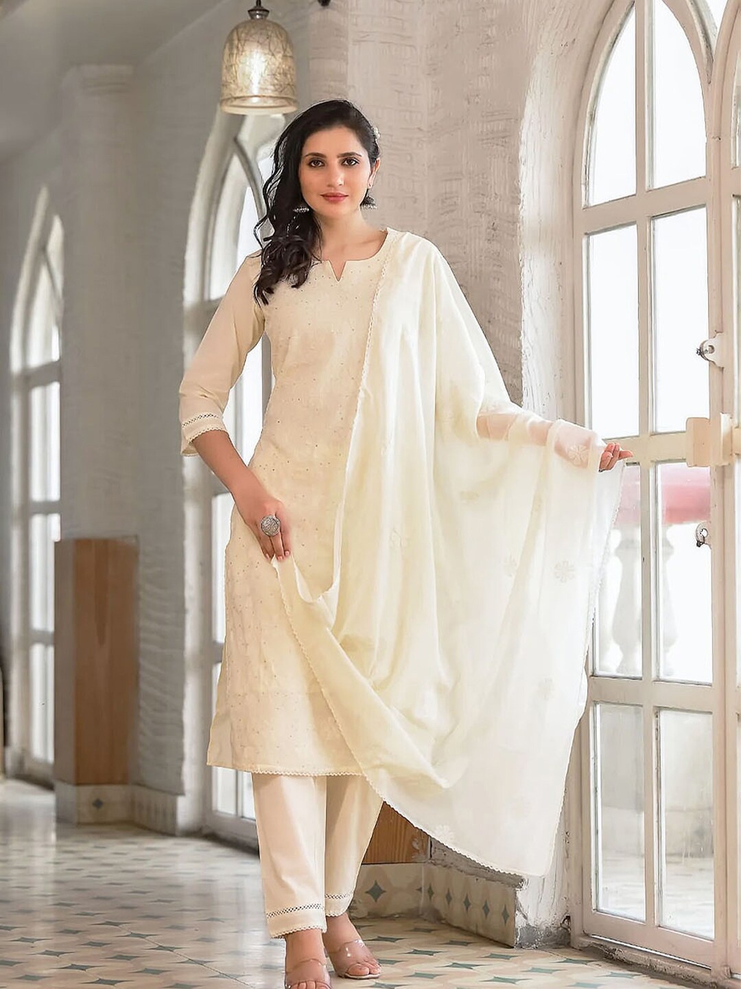 

ARAVALII Regular Thread Work Kurta with Trousers & With Dupatta, White
