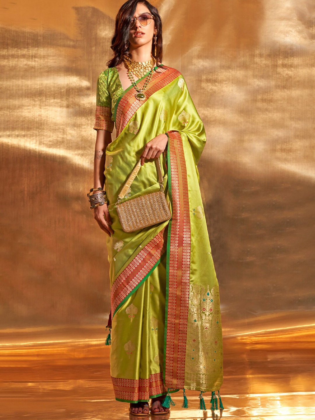 

DEVATITHI Woven Design Zari Satin Banarasi Saree, Green