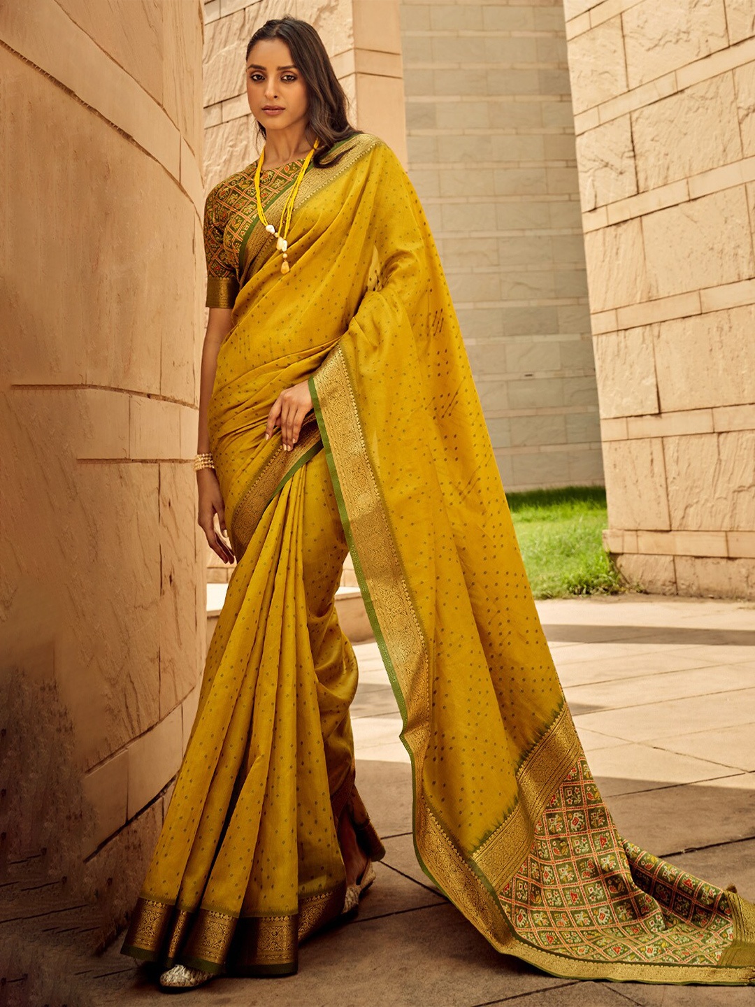 

DEVATITHI Bandhani Zari Banarasi Saree, Yellow