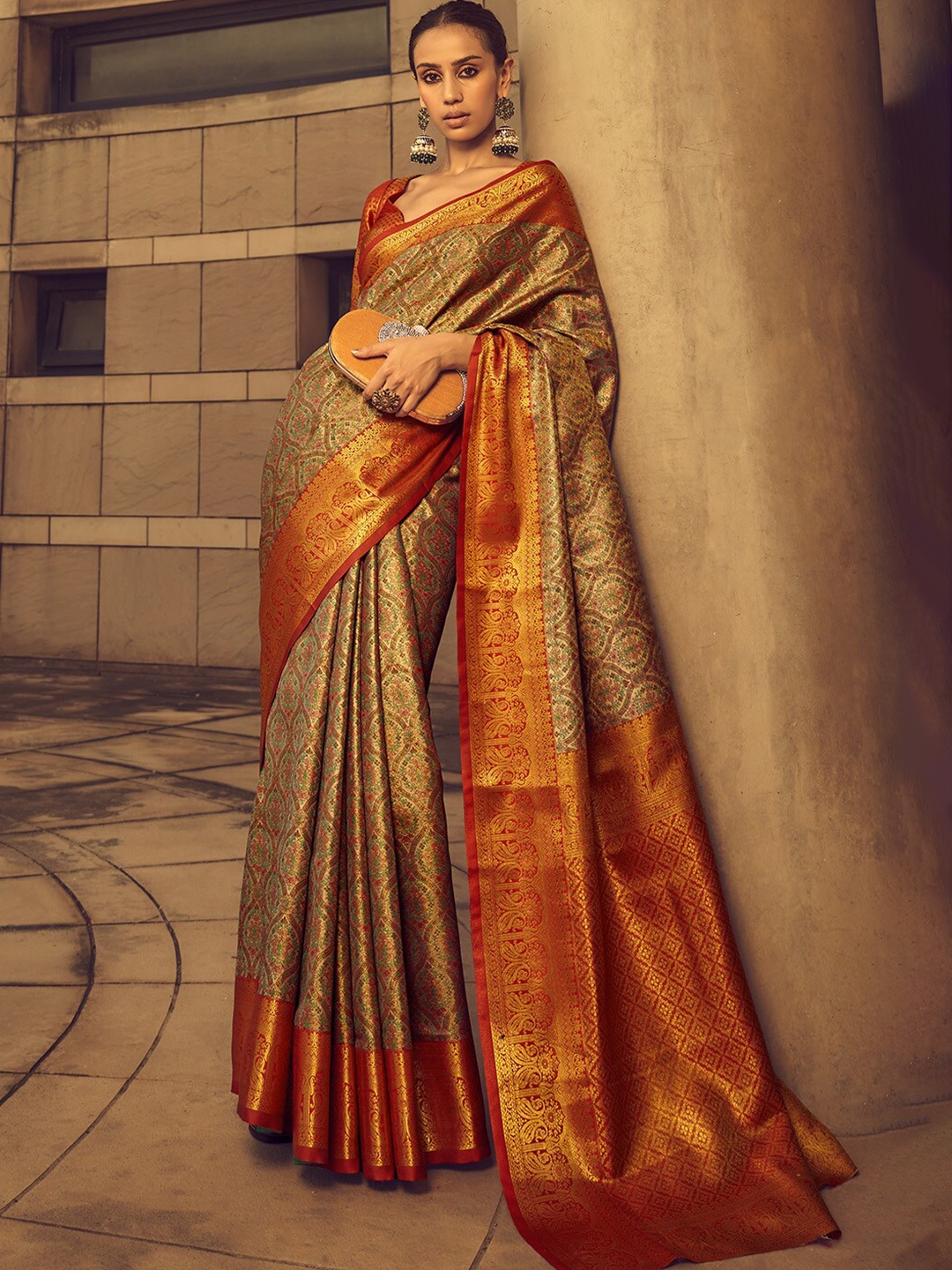 

DEVATITHI Woven Design Zari Banarasi Saree, Red