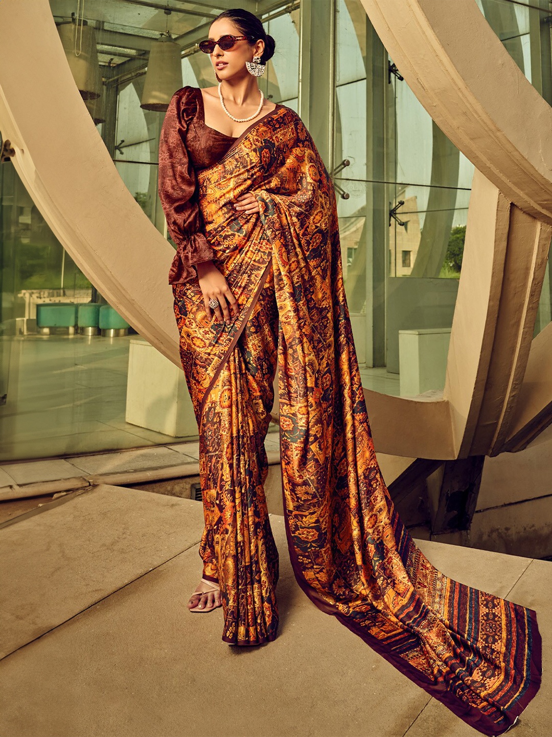 

DEVATITHI Printed Satin Saree, Beige