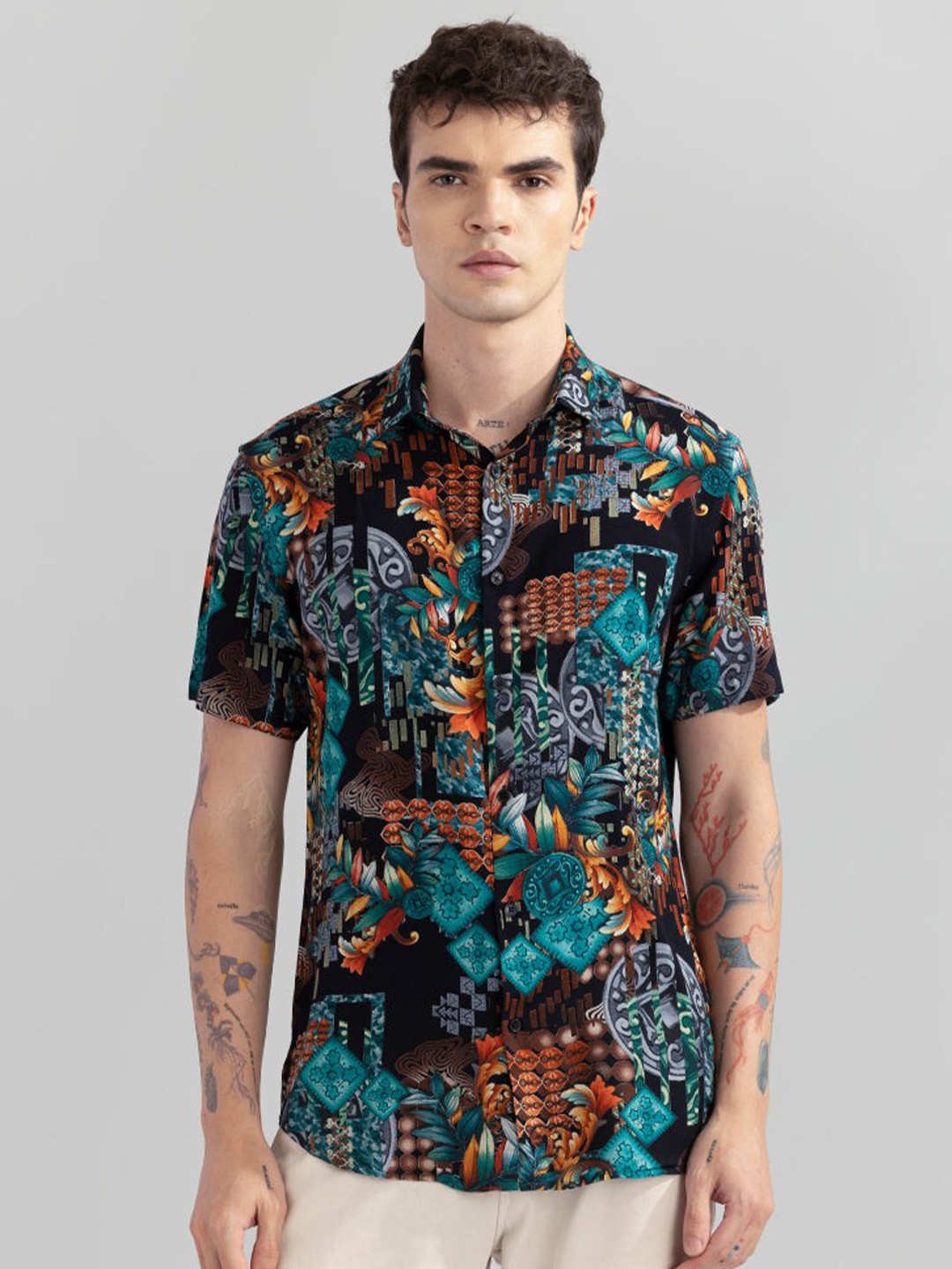 

Snitch Blue & Black Abstract Printed Classic Slim Fit Opaque Casual Shirt