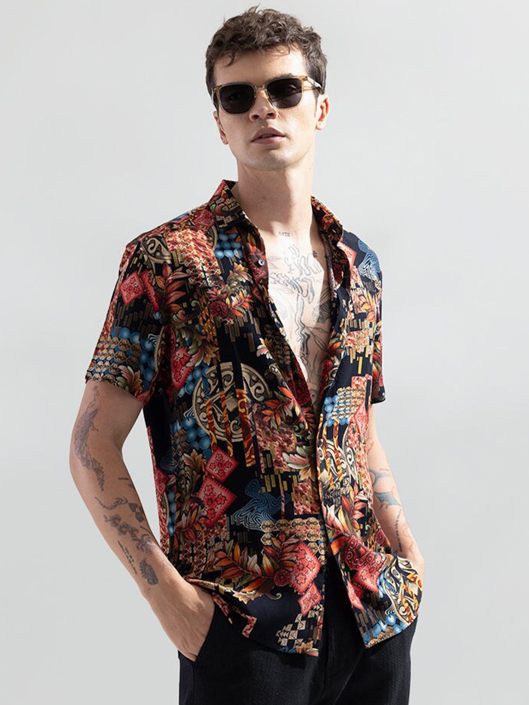 

Snitch Black Classic Slim Fit Floral Printed Spread Collar Casual Shirt