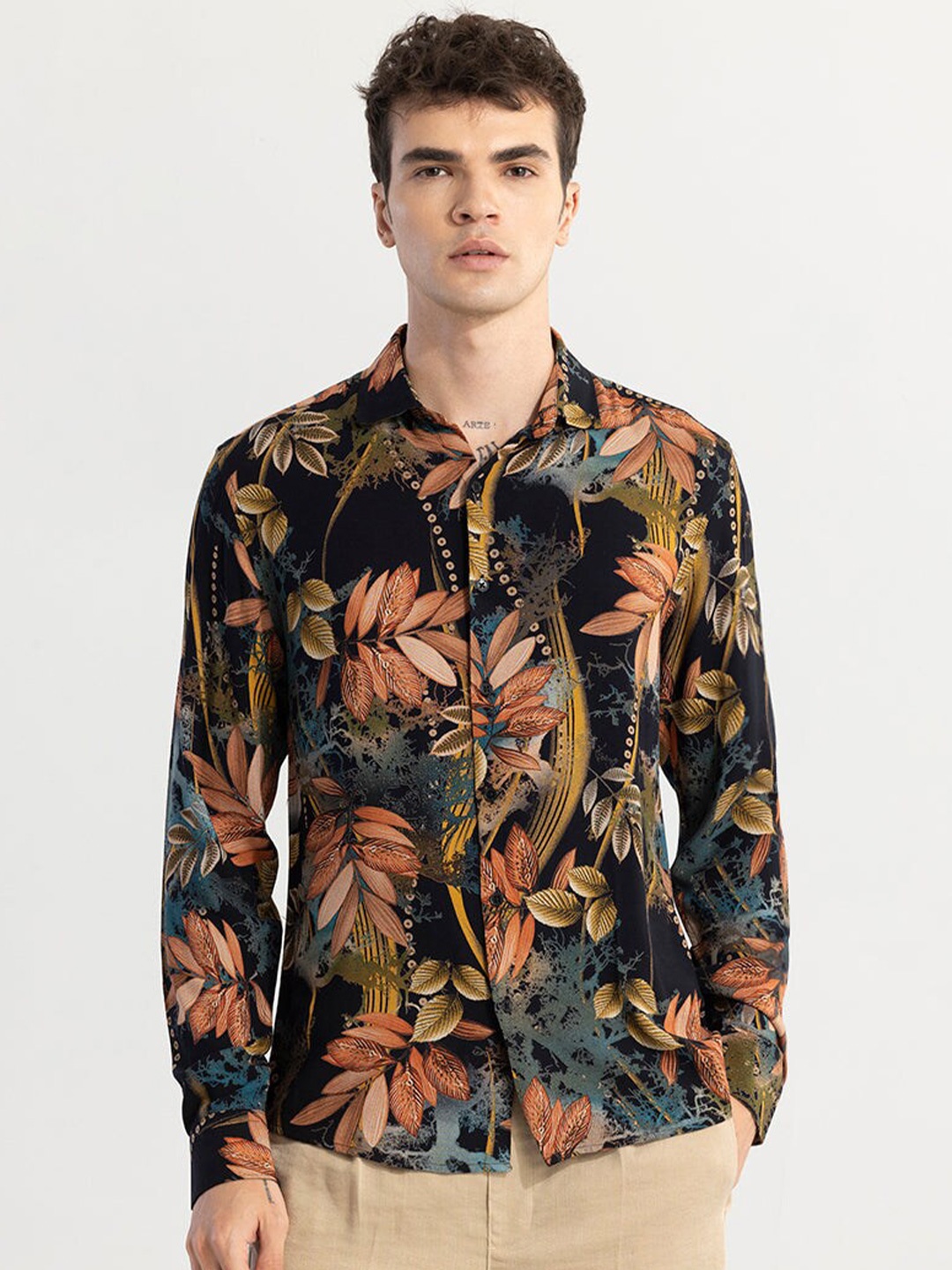 

Snitch Brown Classic Slim Fit Floral Printed Casual Shirt