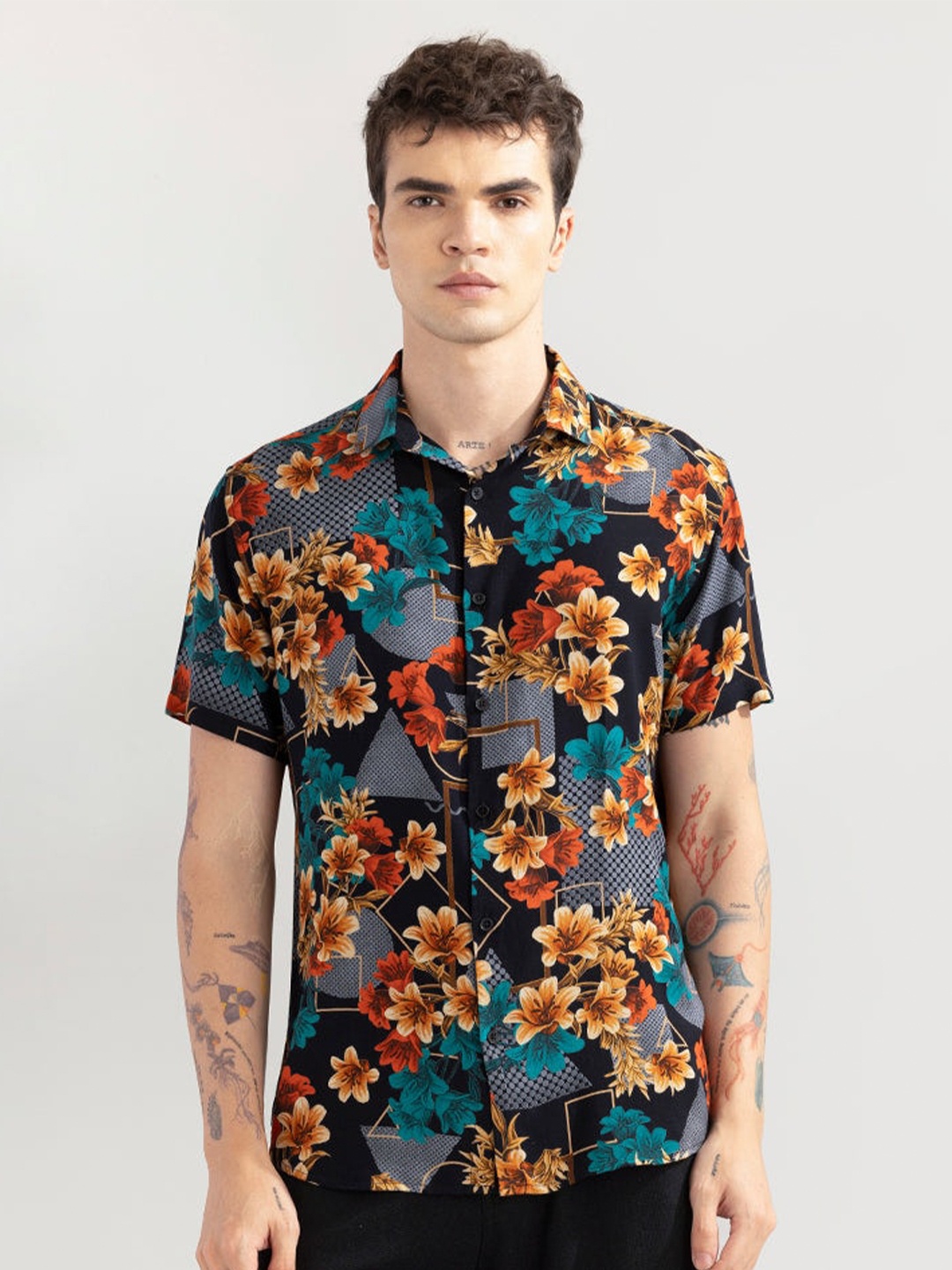 

Snitch Classic Slim Fit Short Sleeves Spread Collar Floral Opaque Printed Casual Shirt, Black