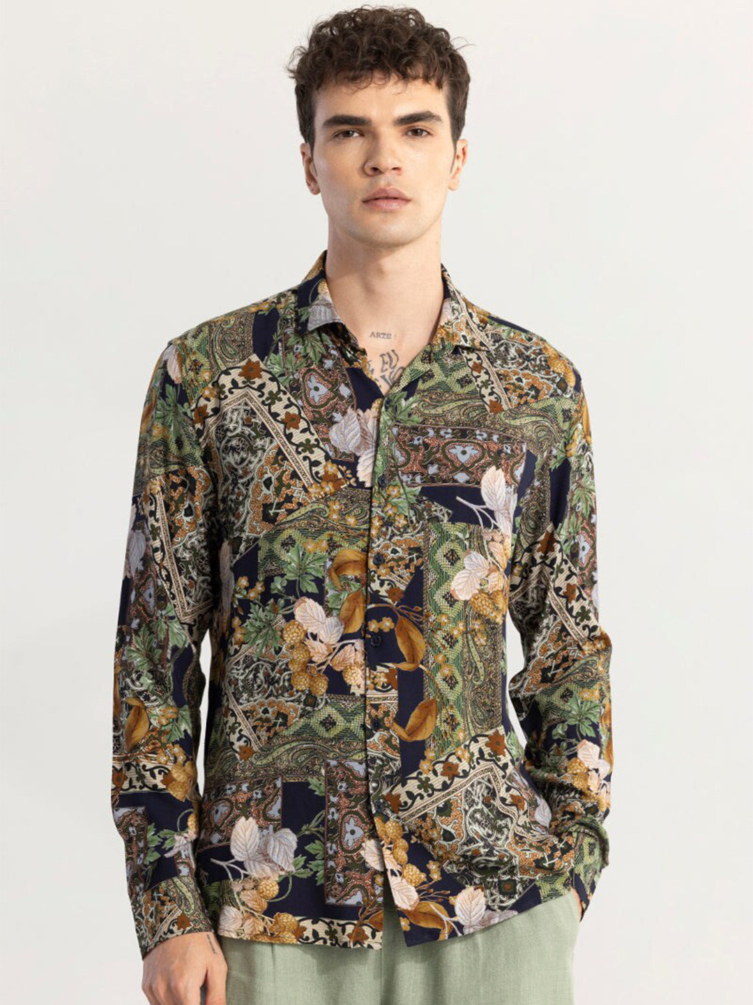 

Snitch Men Classic Slim Fit Opaque Printed Casual Shirt, Green