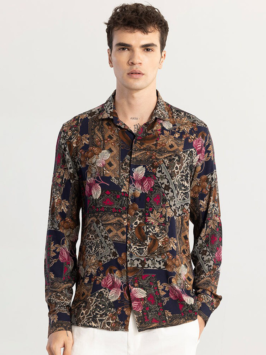 

Snitch Brown Classic Slim Fit Floral Printed Casual Shirt