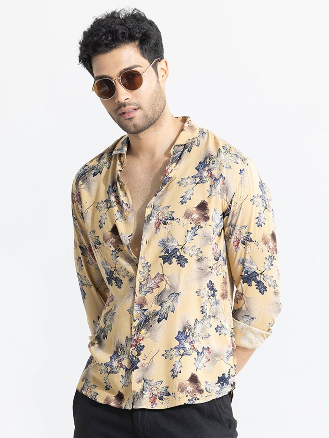 

Snitch Beige Classic Slim Fit Floral Printed Casual Shirt
