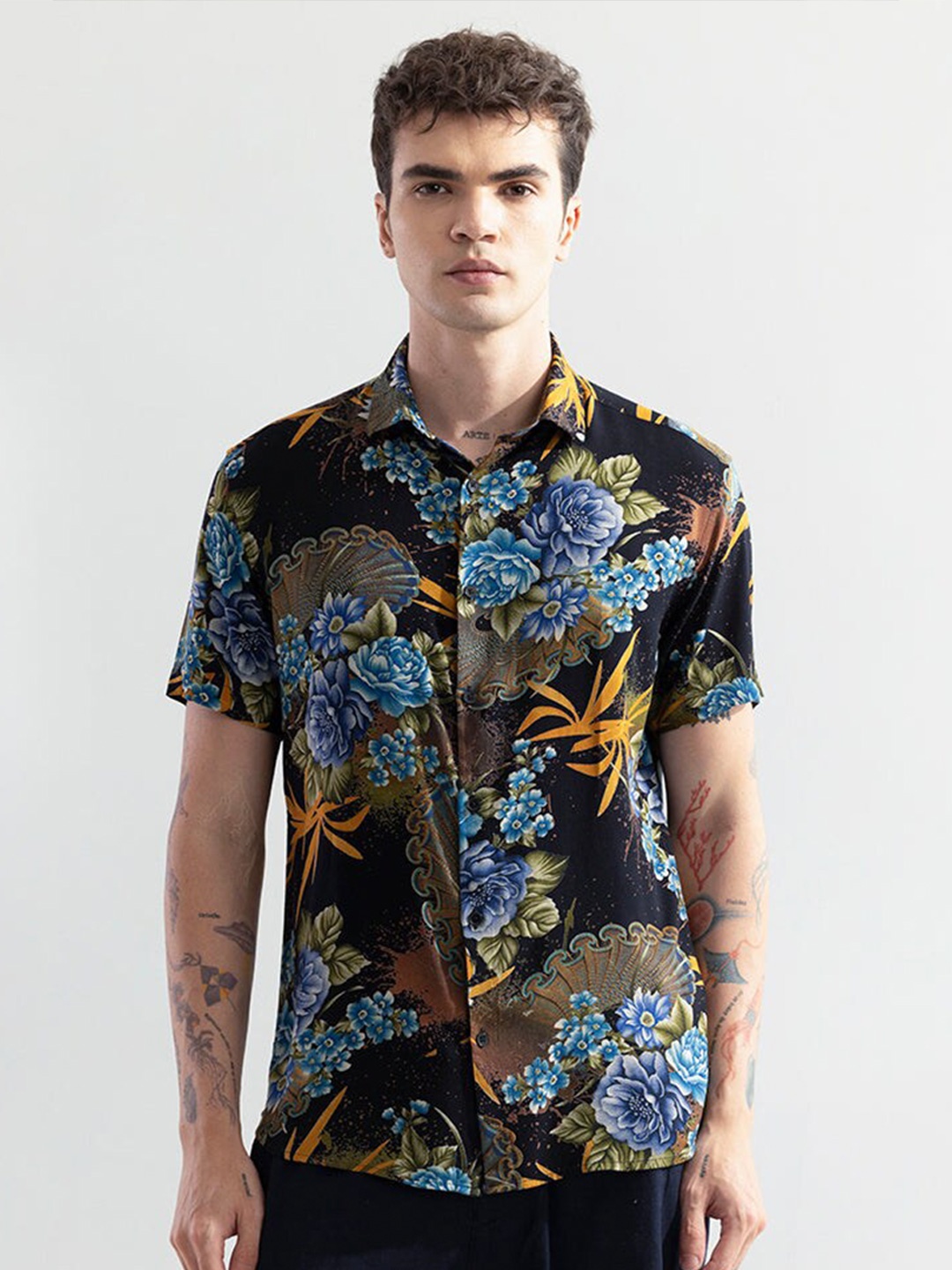 

Snitch Black Classic Slim Fit Floral Printed Casual Shirt