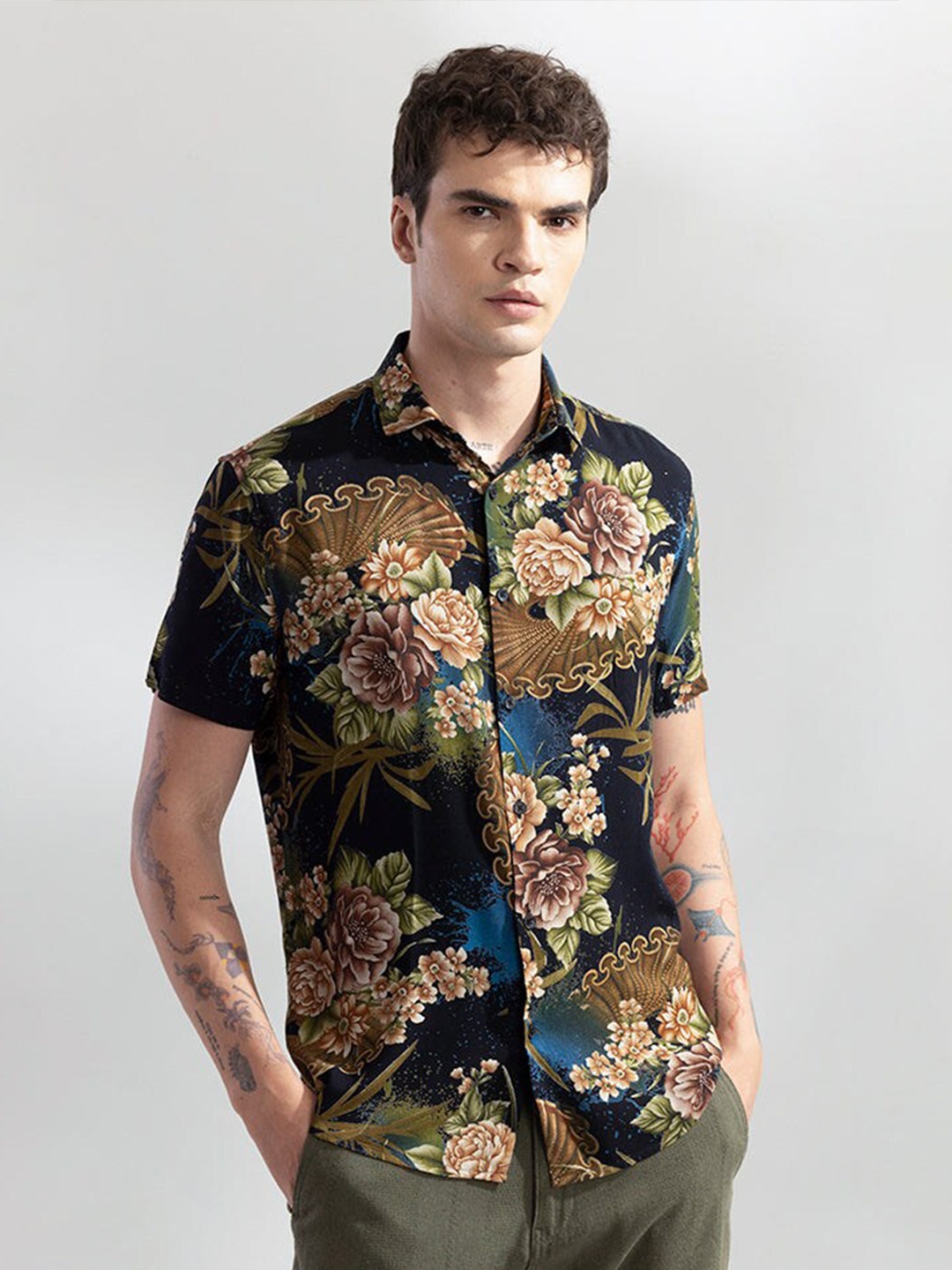 

Snitch Black Classic Slim Fit Floral Printed Casual Shirt