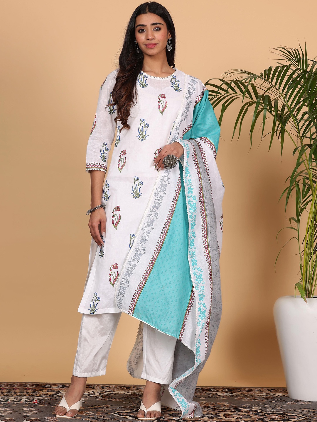 

KAANCHIE NANGGIA Floral Printed Regular Pure Cotton Straight Kurta with Trousers & Dupatta, White