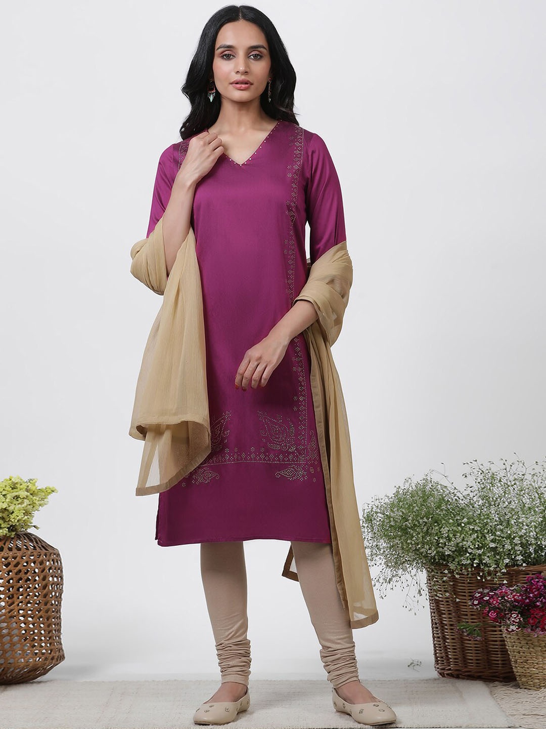 

W Women Ethnic Motifs Printed Regular Sequinned Kurta With Churidar & Dupatta, Pink