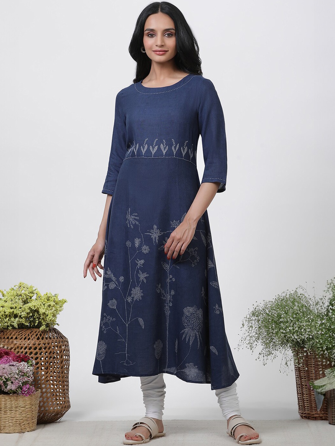 

W Floral Printed Regular Kurta with Trouser, Blue
