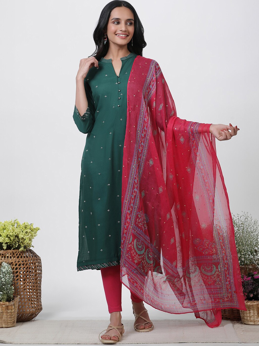 

W Ethnic Motifs Embroidered Regular Thread Work Kurta With Dupatta, Green