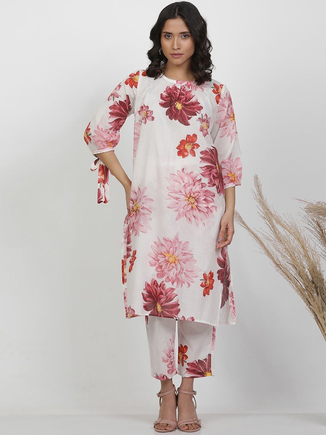 

W White Floral Printed Pure Cotton Straight Kurta
