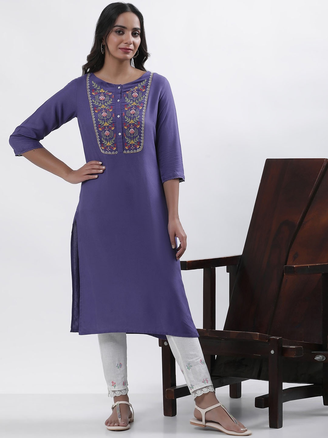 

W Floral Embroidered Regular Thread Work Kurta with Trouser, Purple