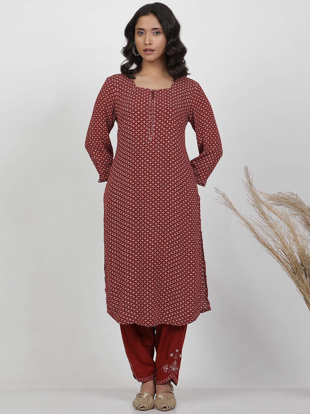 

W Red Ethnic Motifs Printed Keyhole Neck Straight Kurta