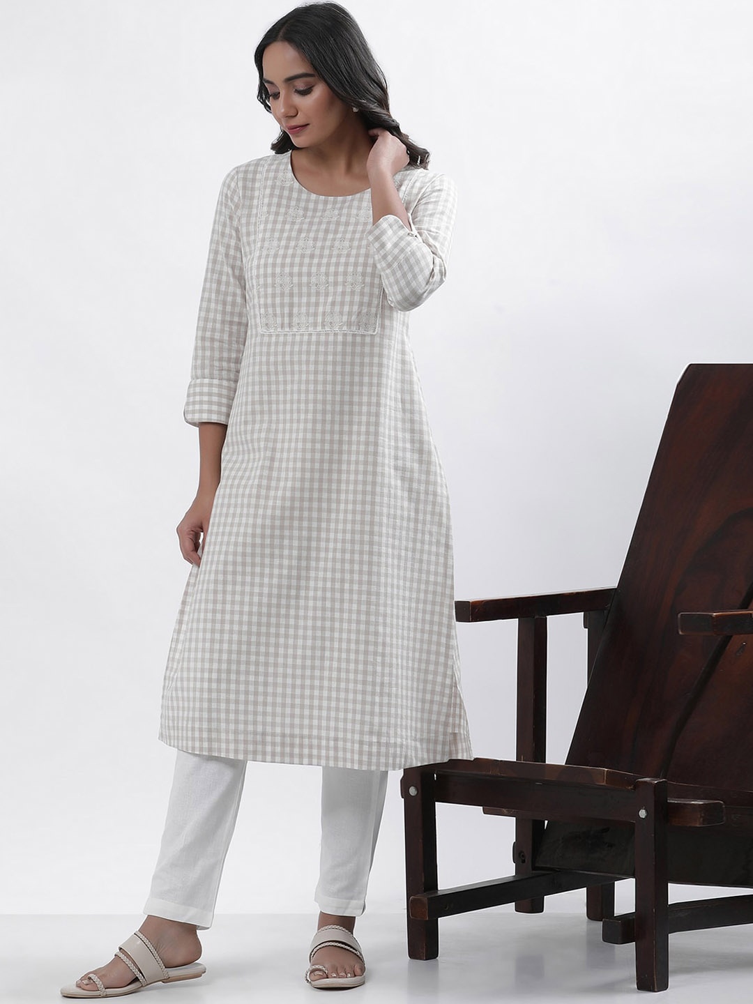 

W Women Checked Thread Work A-Line Kurta, White
