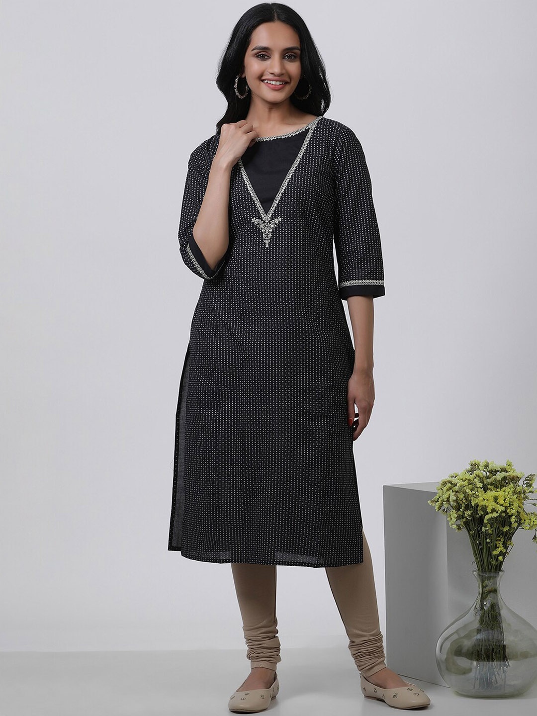 

W Floral Printed Regular Thread Work Pure Cotton Kurta & Leggings, Black