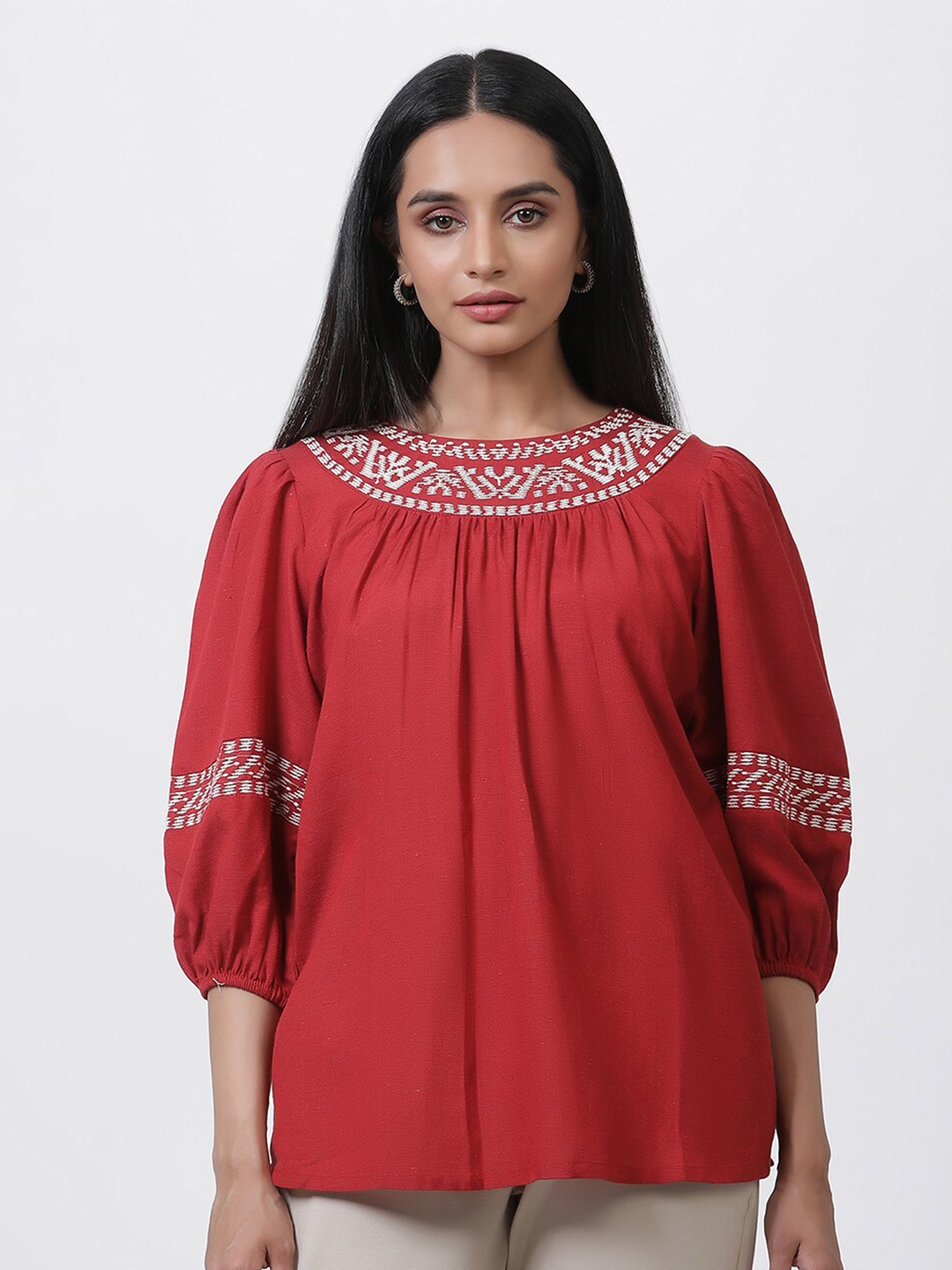 

W Embroidered Puffed Sleeves Top, Red