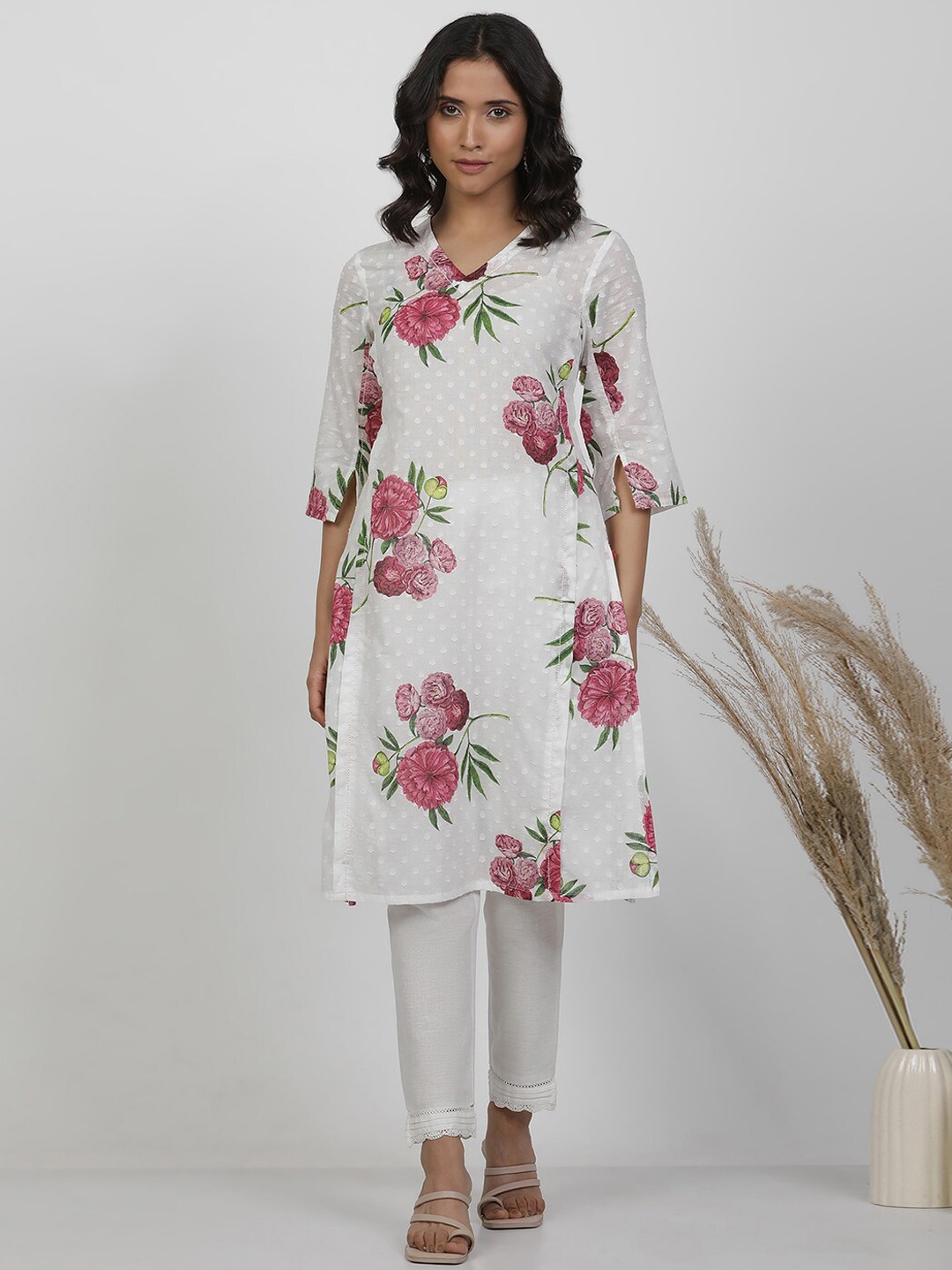 

W White Floral Printed Pure Cotton Straight Kurta
