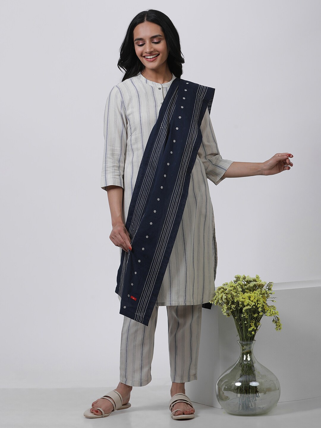 

W Floral Embroidered Thread Work Pure Cotton Dupatta, Blue