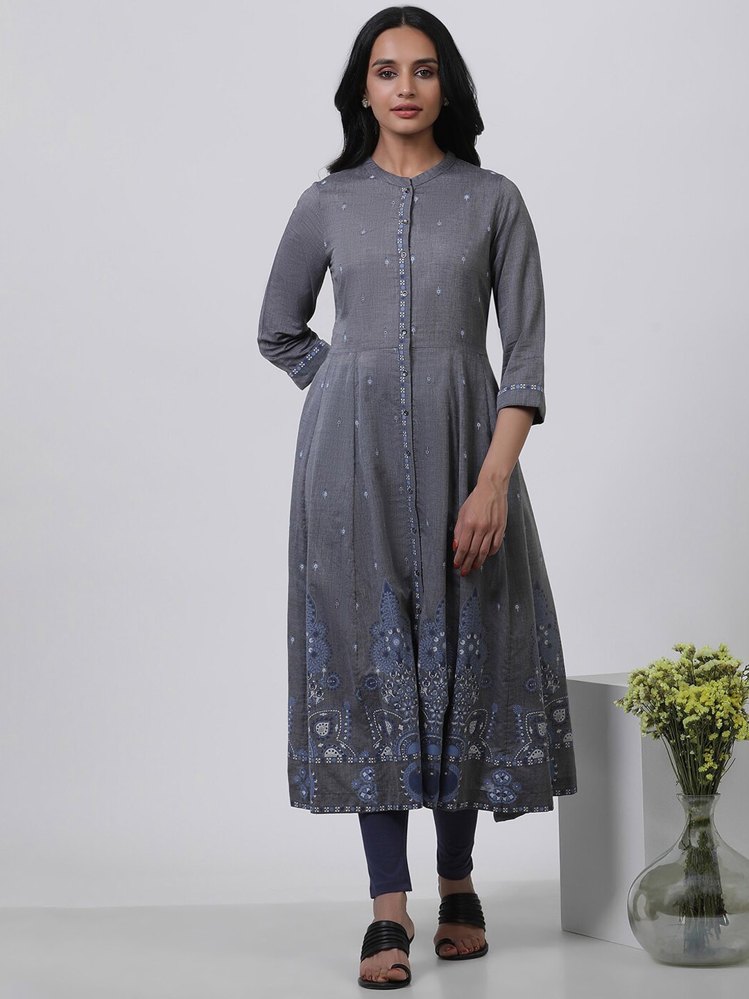 

W Women Floral Printed Regular Pure Cotton Kurta, Grey