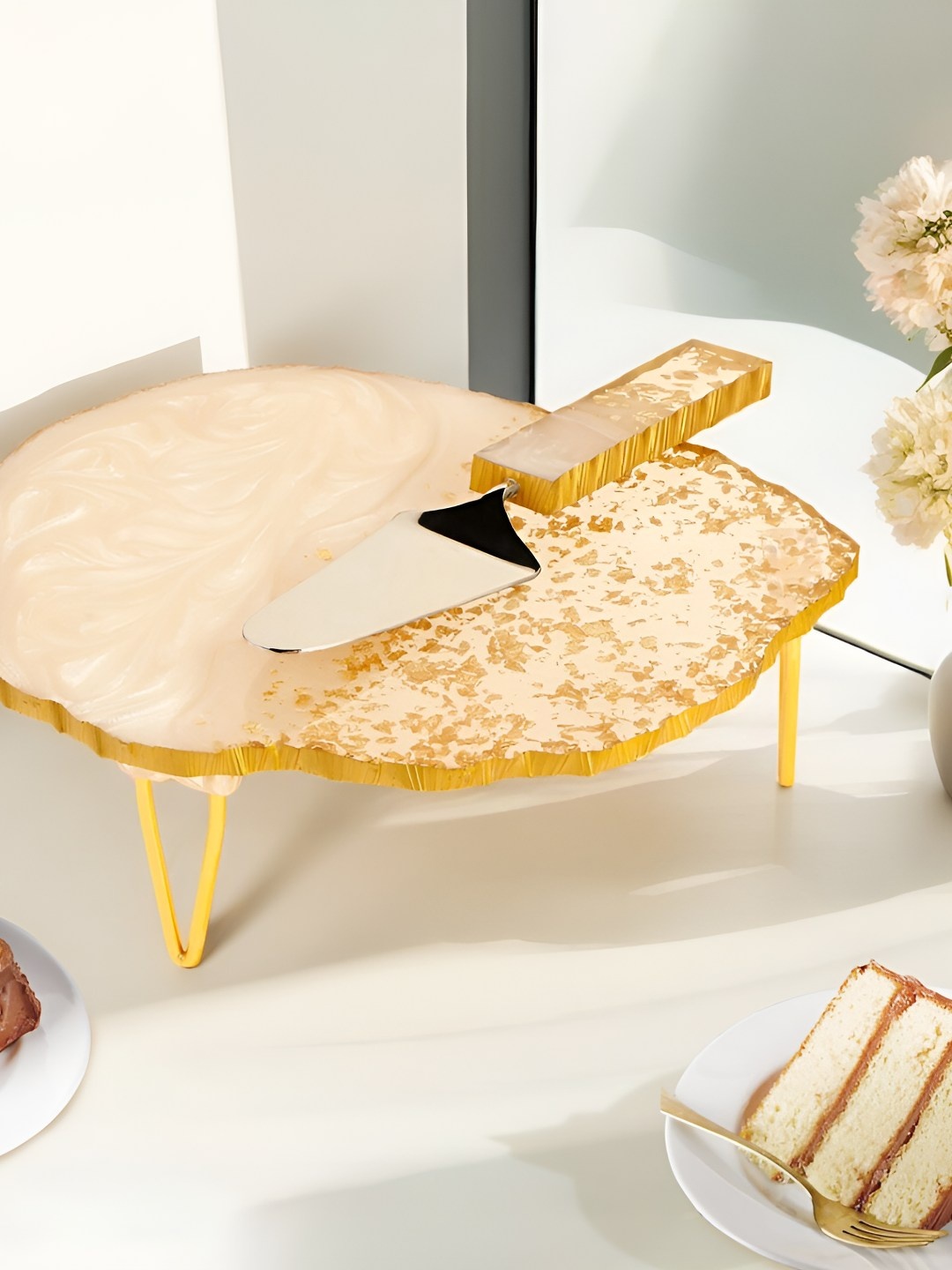 

THE HOME CO. Beige Textured Cake Stand With Server, Peach