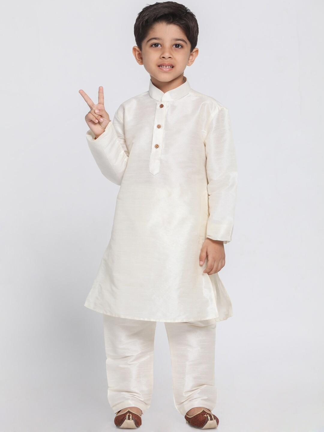 

VASTRAMAY Boys Mandarin Collar Regular Dupion Silk Kurta with Pyjamas, Cream