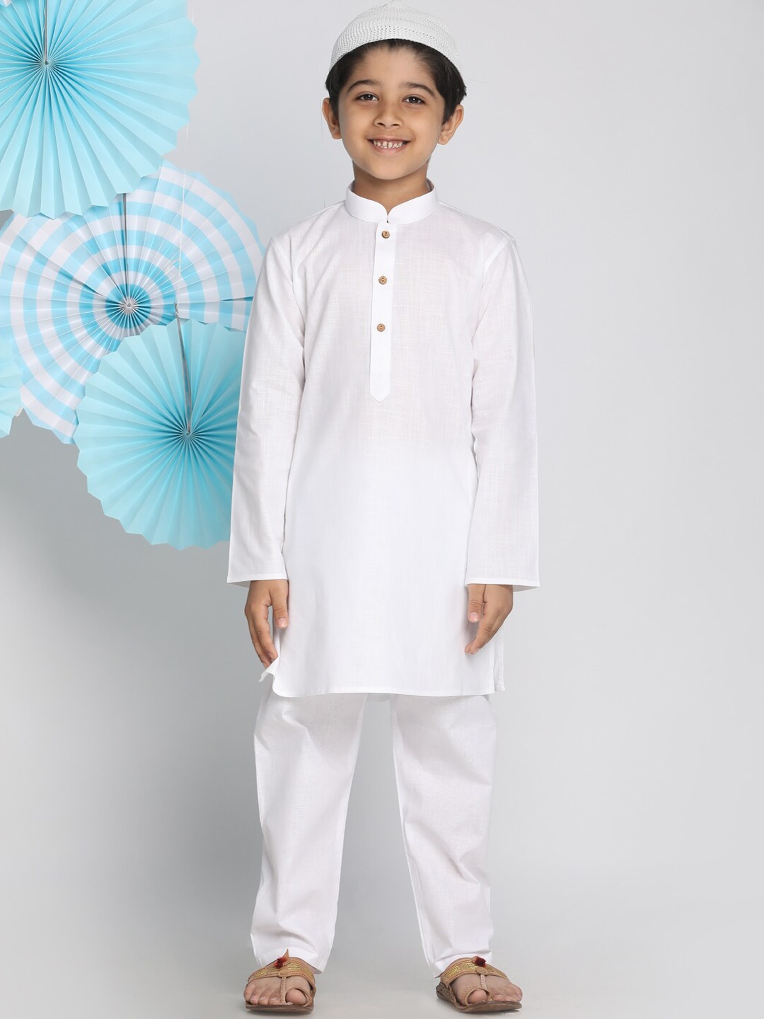 

VASTRAMAY Boys Mandarin Collar Long Sleeves Pure Cotton Straight Kurta With Pyjamas, White