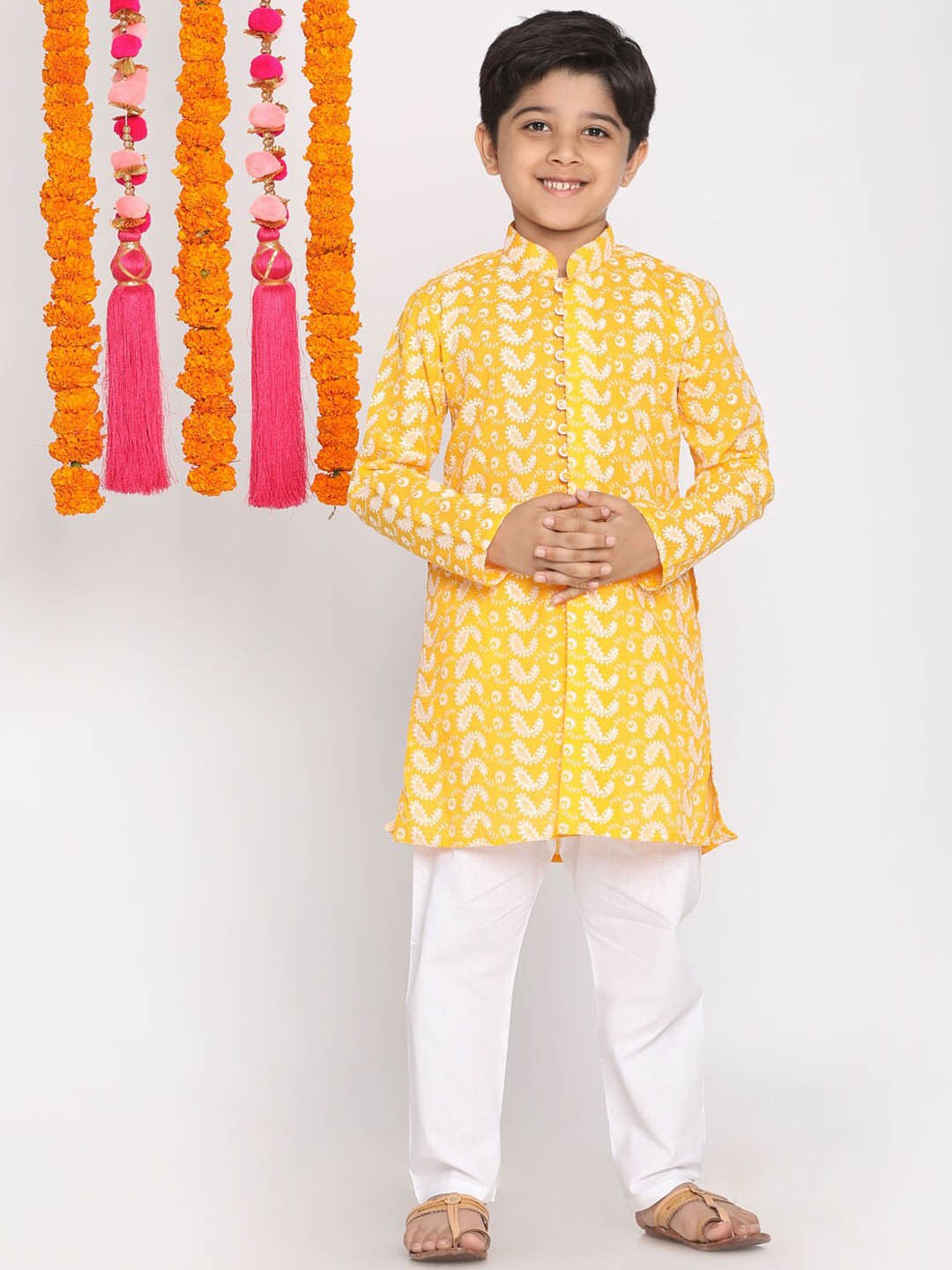 

VASTRAMAY Boys Paisley Embroidered Pure Cotton Chikankari Straight Kurta With Pyjamas, Orange