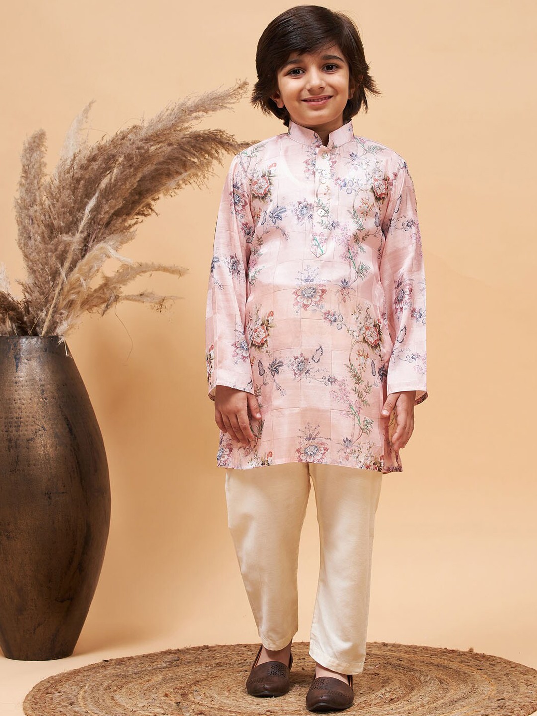 

VASTRAMAY Boys Floral Printed Mandarin Collar Straight Kurta with Pyjamas, Pink