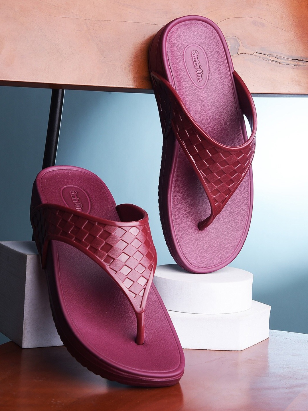 

Action Women Thong Flip-Flops, Red