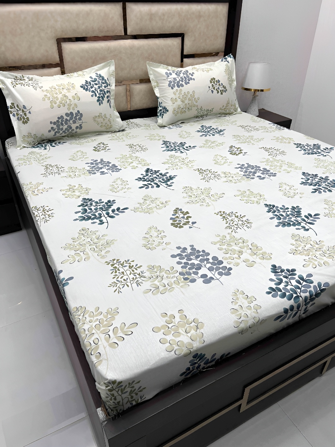 

Pure Decor Green & Blue Floral Cotton 380 TC King Bedsheet with 2 Pillow Covers