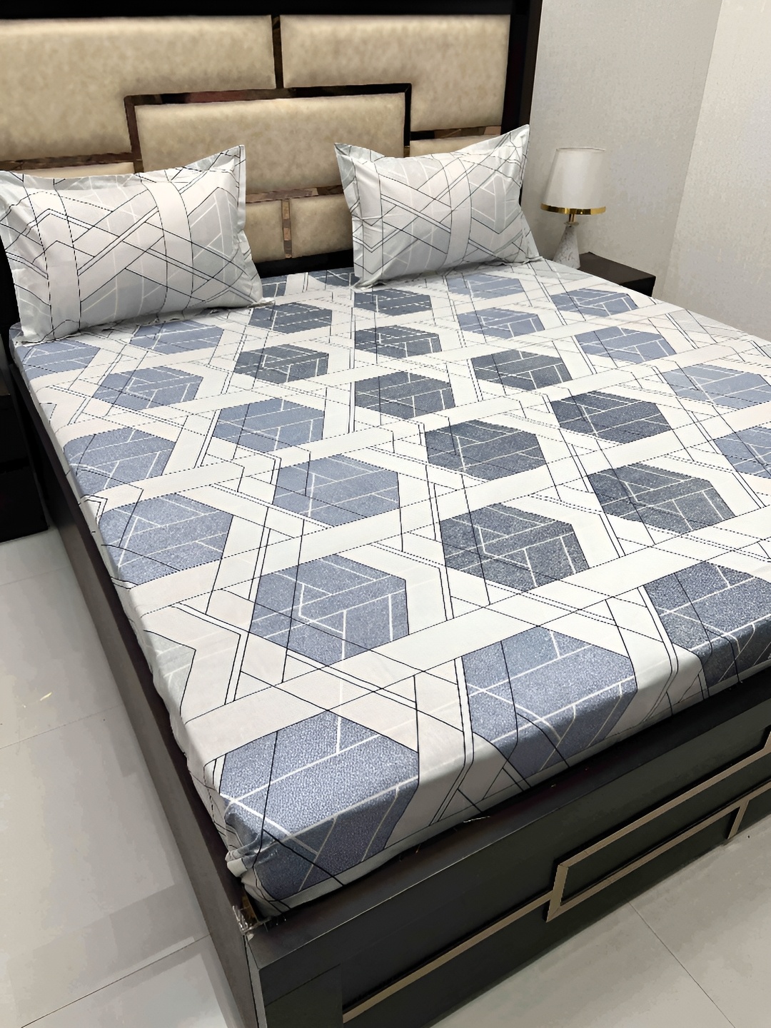 

Pure Decor Grey & Beige Geometric Cotton 380 TC King Bedsheet with 2 Pillow Covers