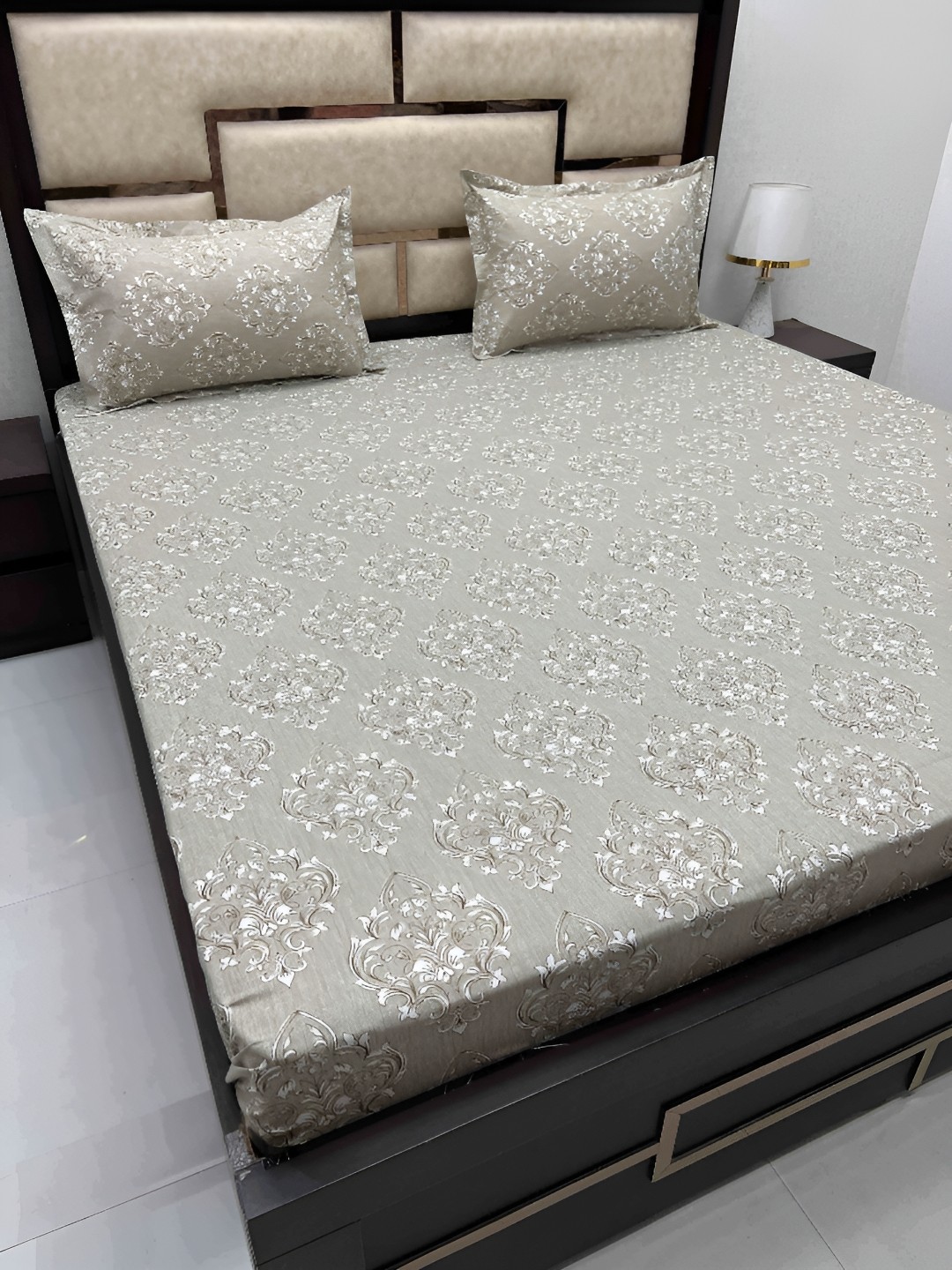 

Pure Decor Green & White Ethnic Motifs Cotton King Bedsheet with 2 Pillow Covers
