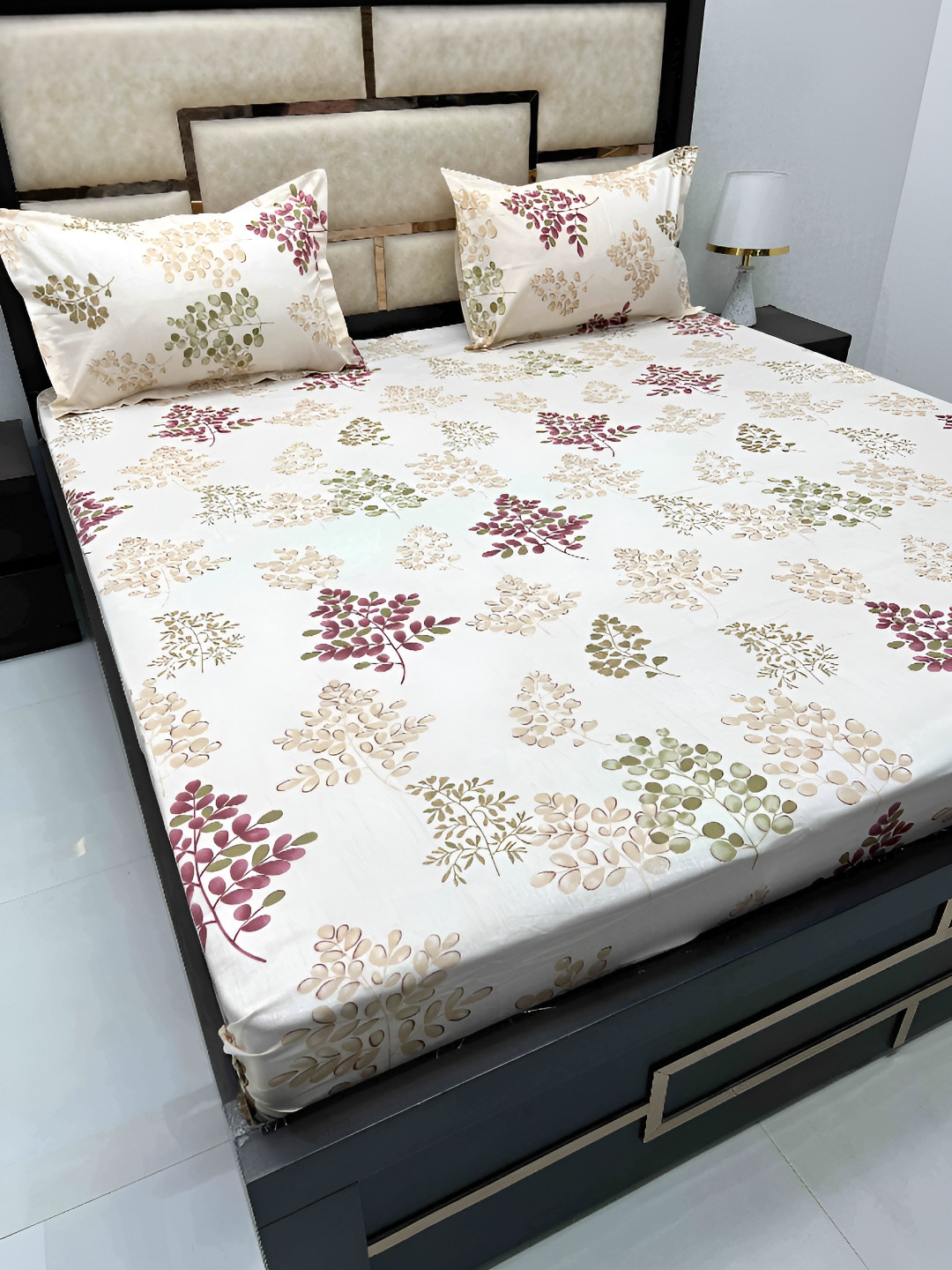 

Pure Decor Peach-Coloured & Pink Floral Cotton 380 TC King Bedsheet with 2 Pillow Covers