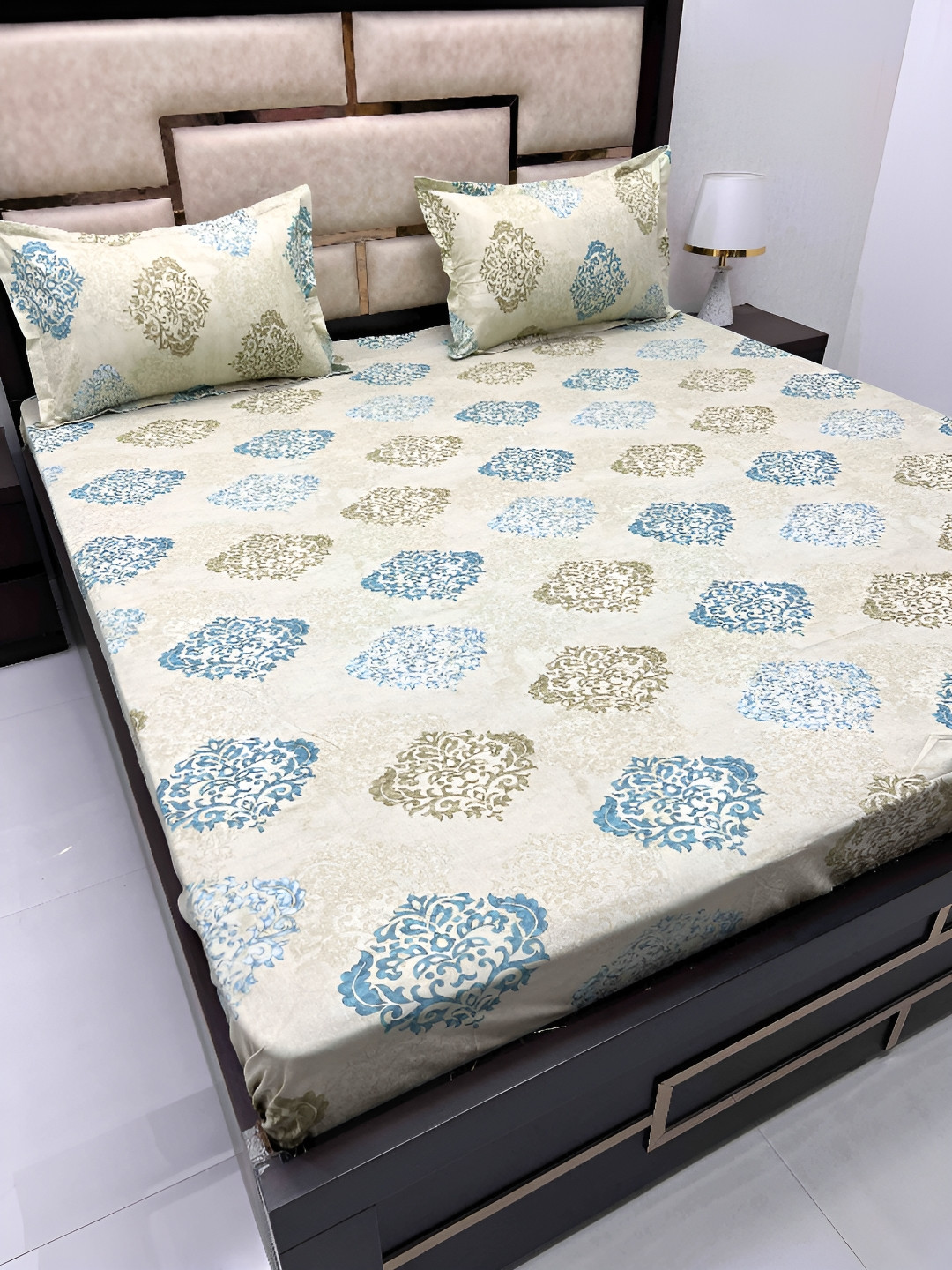 

Pure Decor Green & Beige Ethnic Motifs Cotton 380 TC King Bedsheet with 2 Pillow Covers